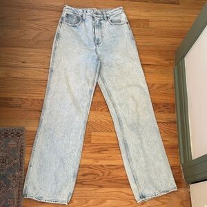 Abercrombie & Fitch Light Wash The ‘90s Relaxed Jean Ultra High Rize